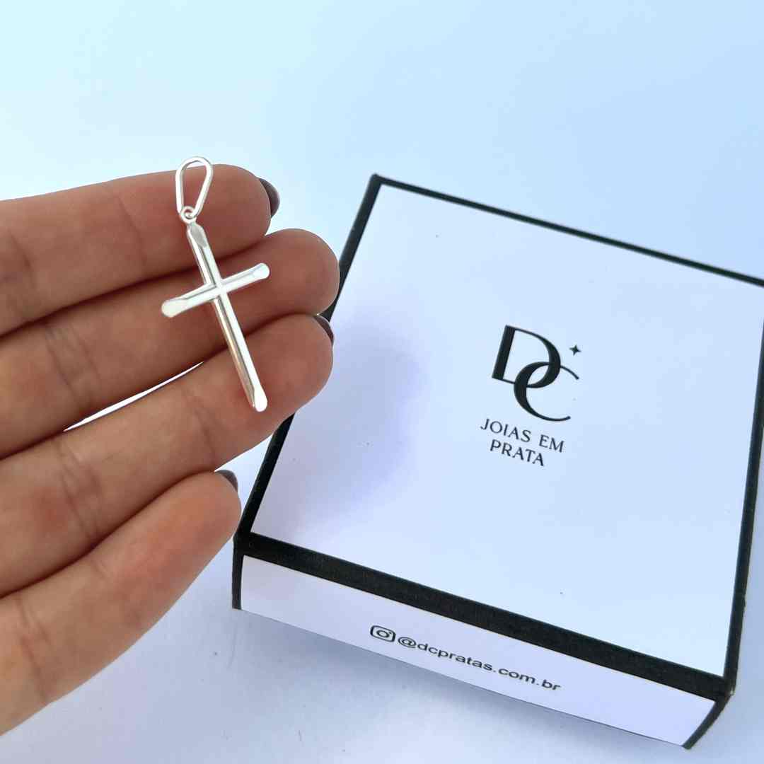 Pingente crucifíxo liso M