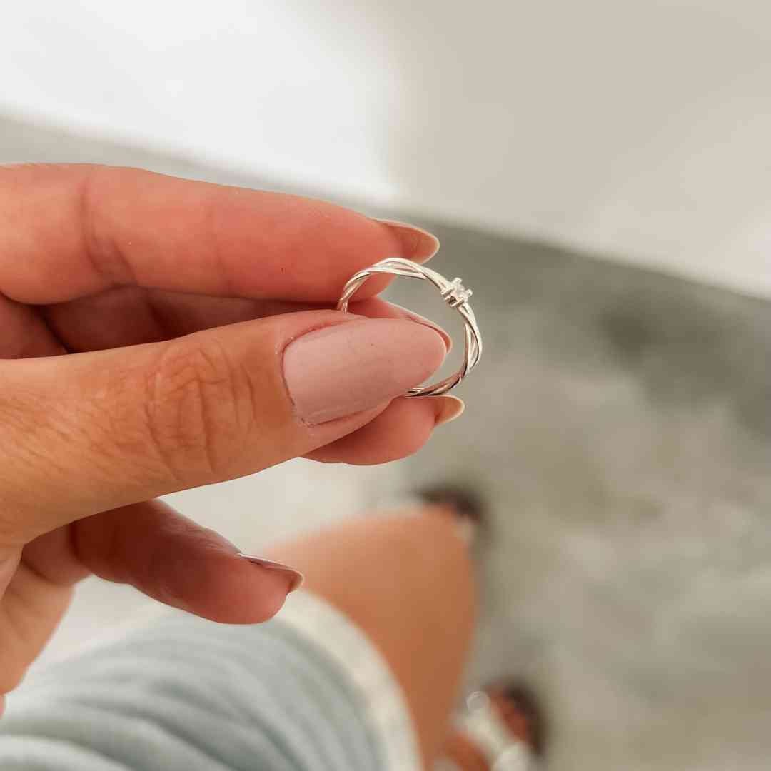 Anel Solitário 3 aros torcidos