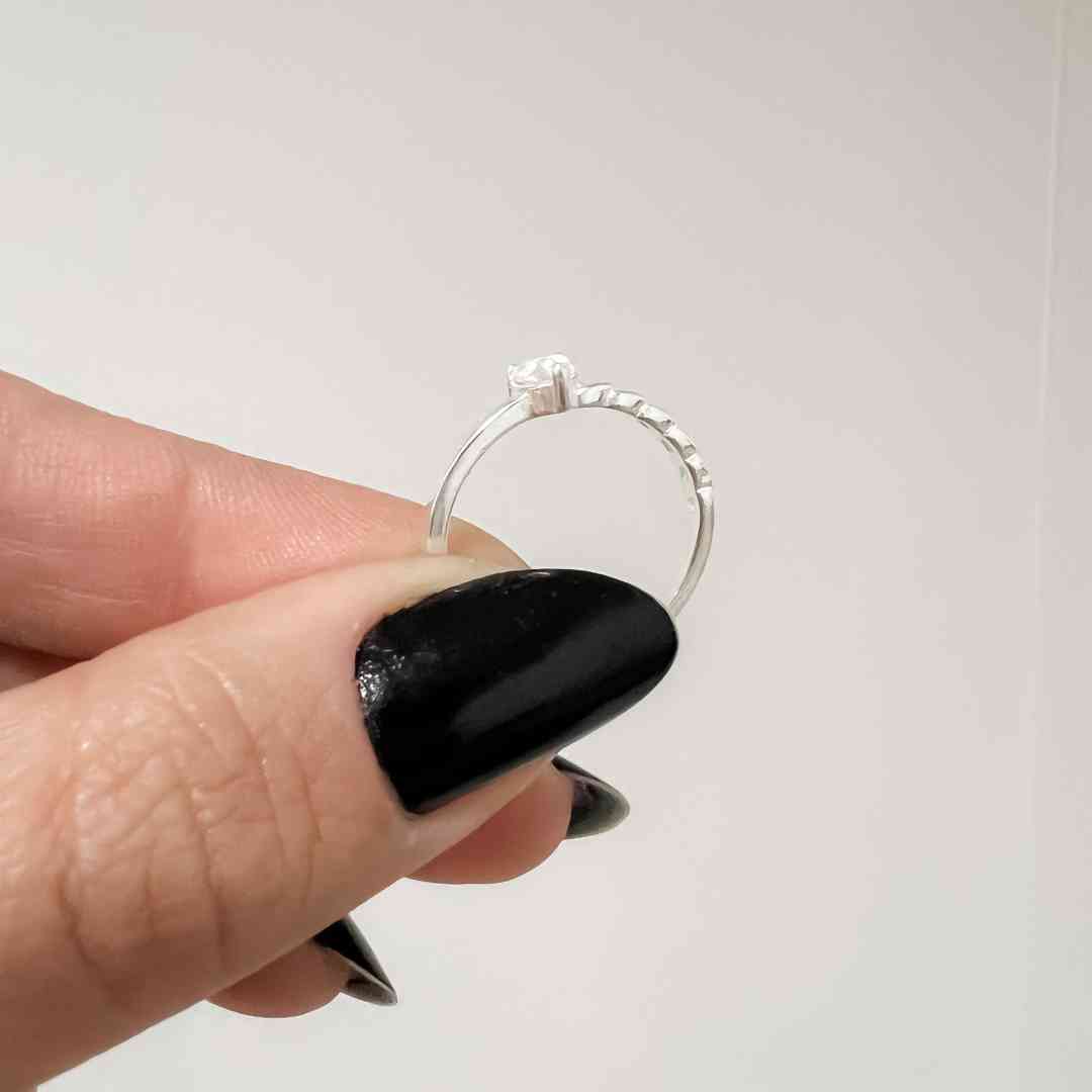 Anel Corrente e Liso Pedra Coração