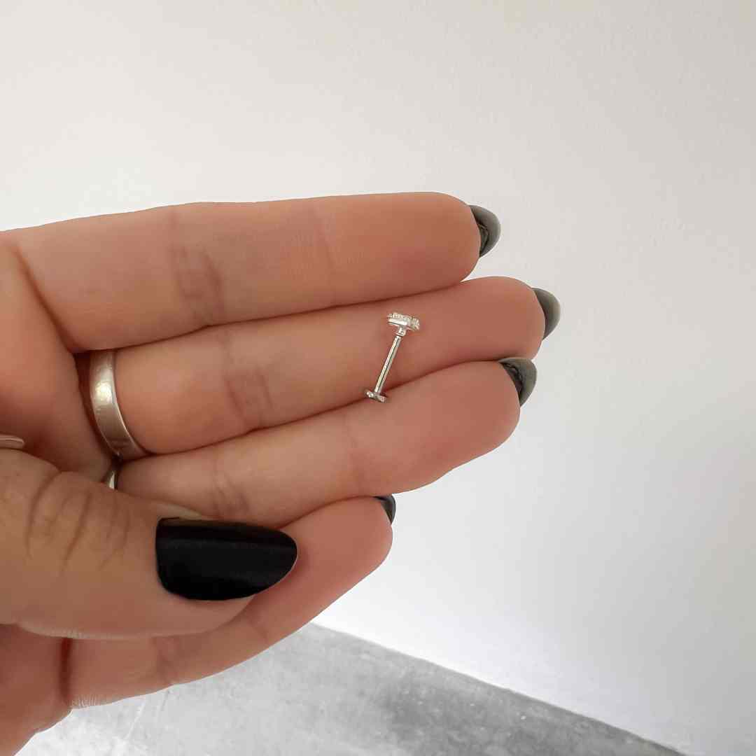 Piercing Haste Reta Coração Cravejado