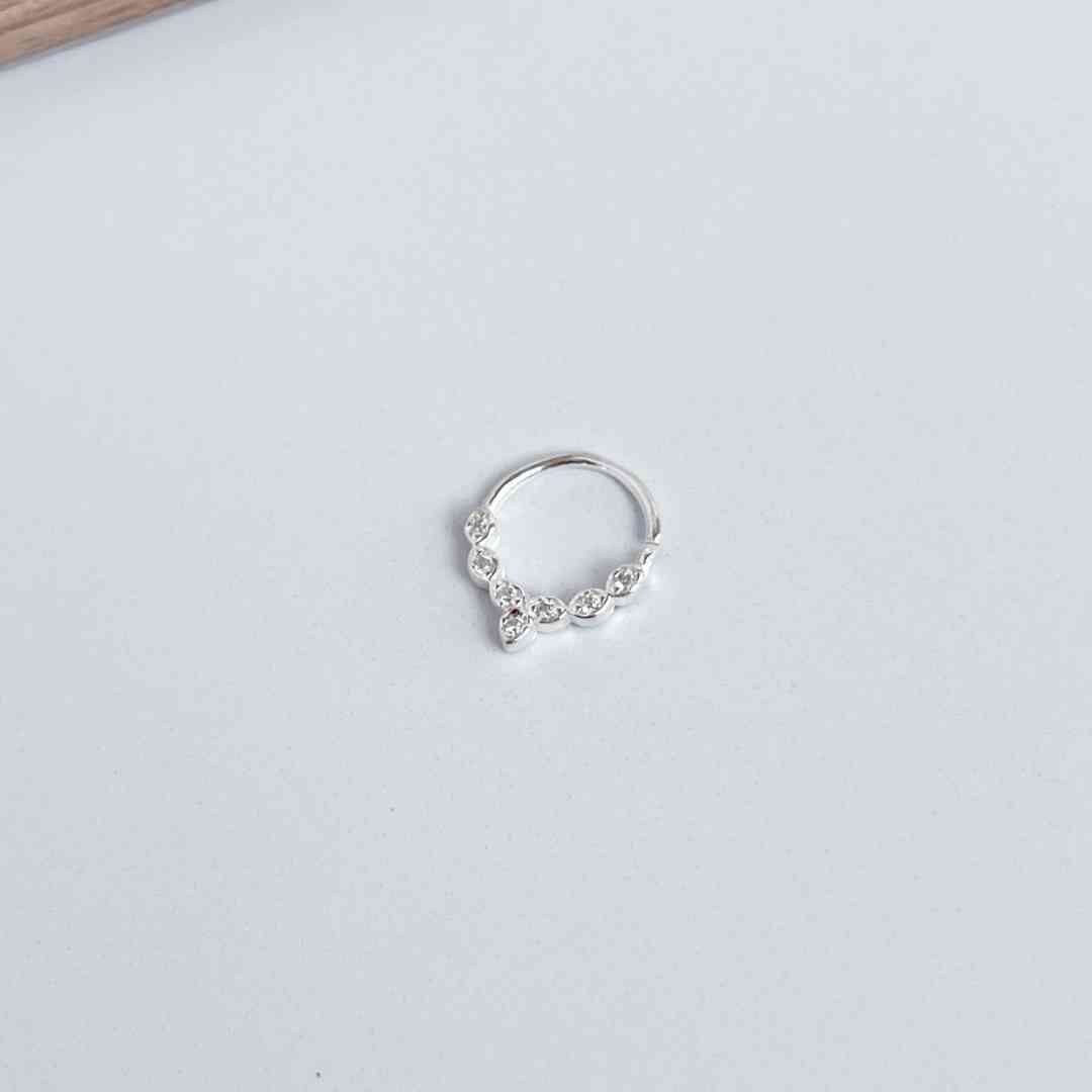 Piercing argola cravejada