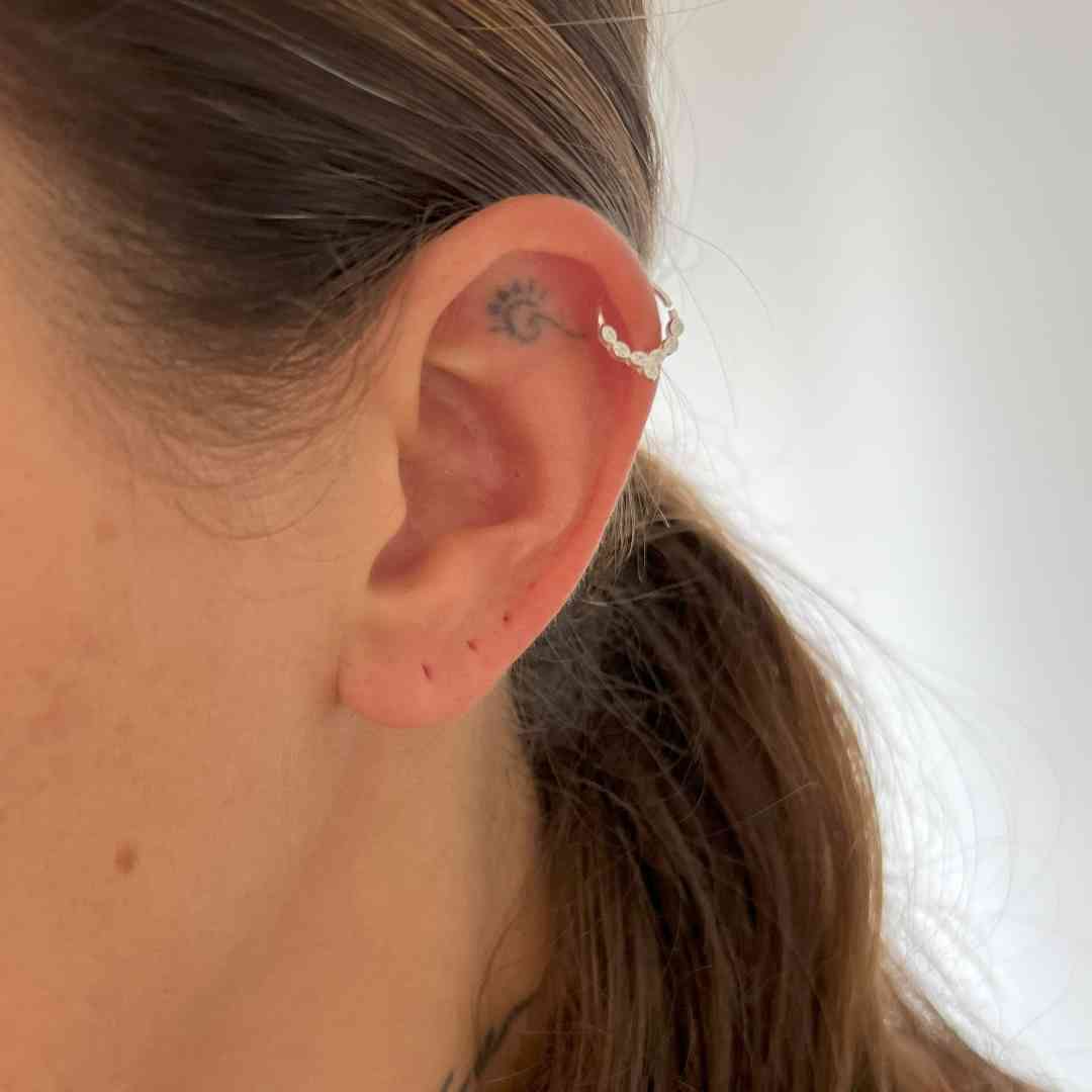 Piercing argola cravejada
