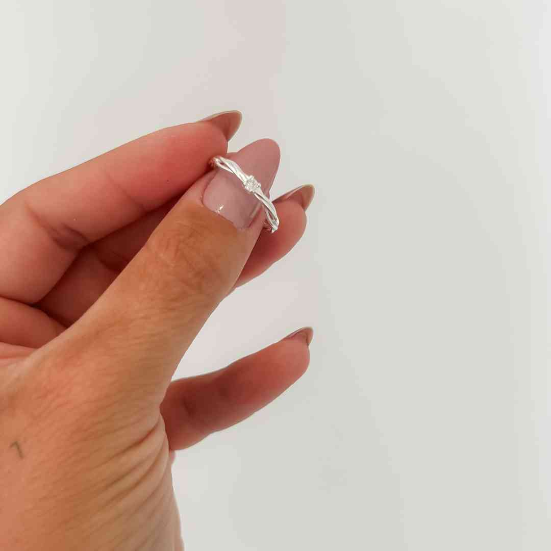 Anel Solitário 3 aros torcidos