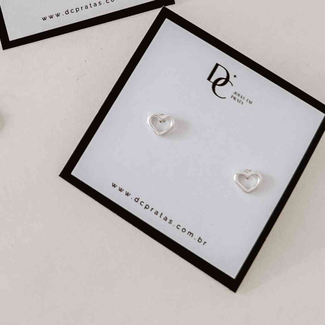 Brinco Mini Coração Vazado