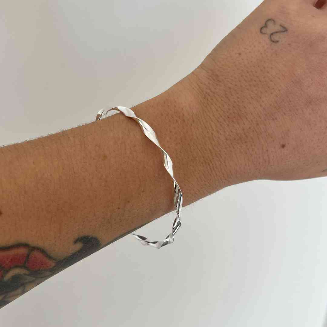 Pulseira aro torcido