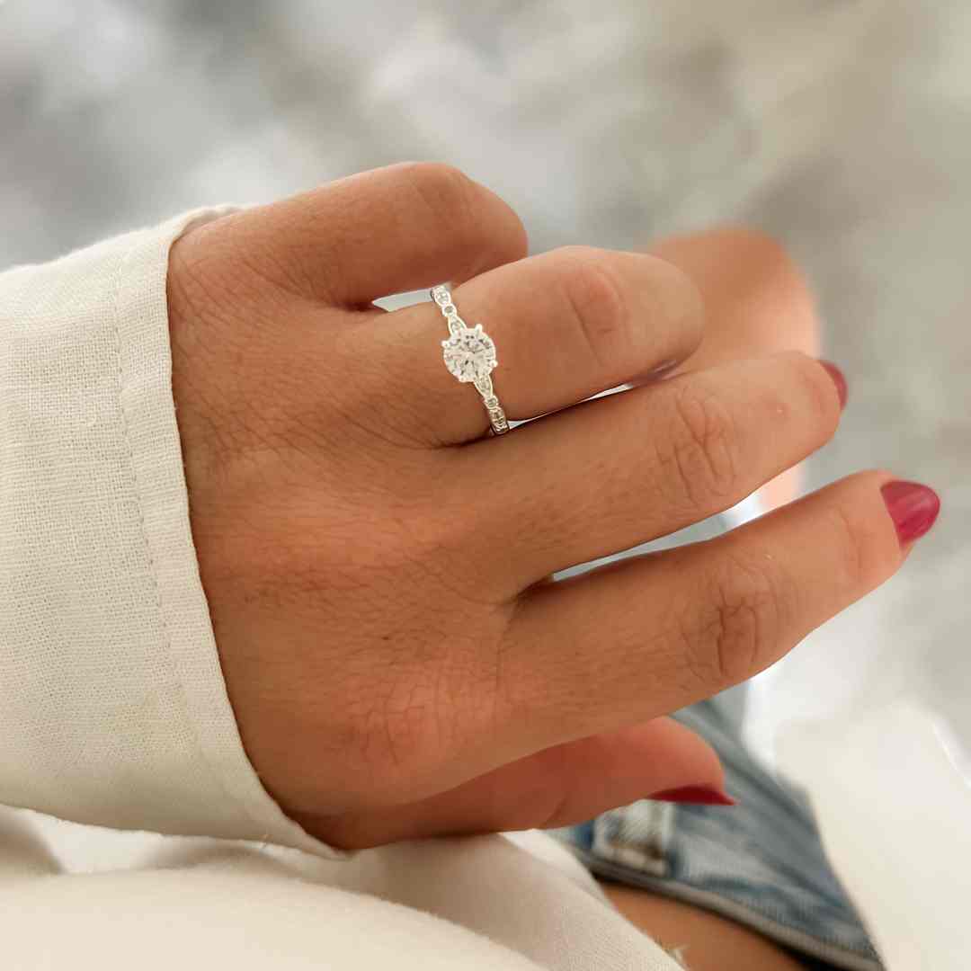 Anel Solitário Aro Detalhado