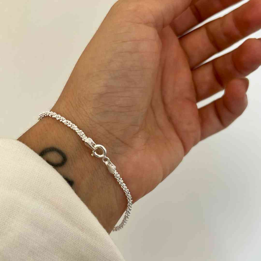 Pulseira fio detalhado