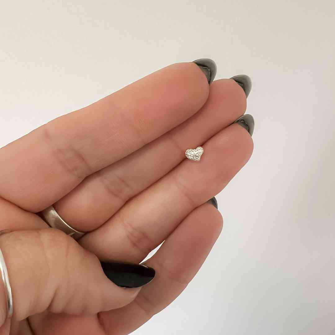 Piercing Haste Reta Coração Cravejado