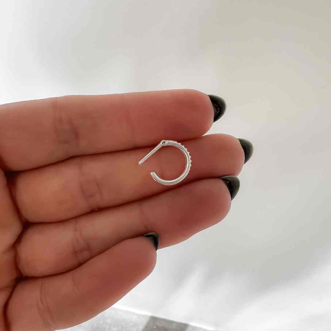Piercing Argola Cravejada Haste Reta