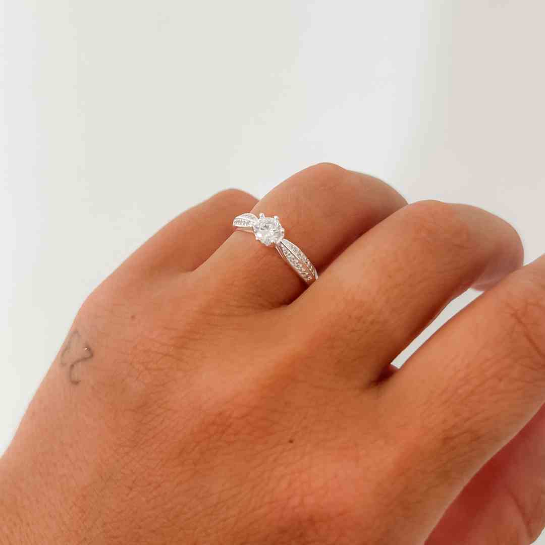 Anel Solitário Aro Duplo Cravejado