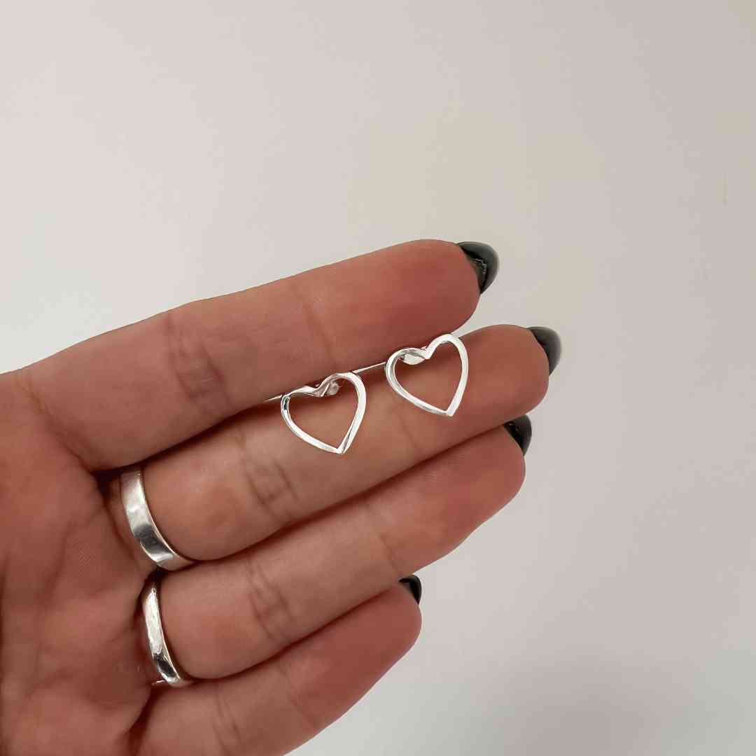 Brinco Coração Vazado Fino
