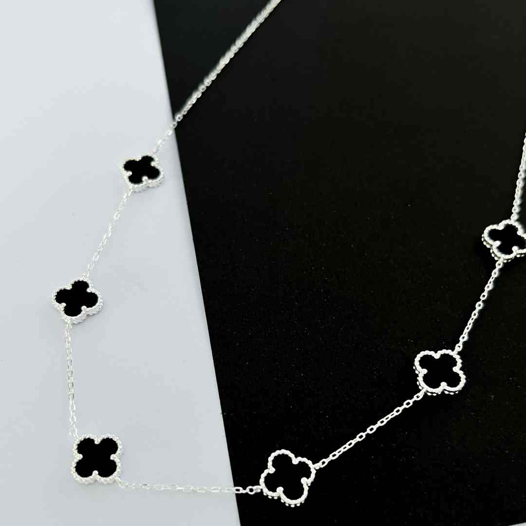 Colar trevo Ônix