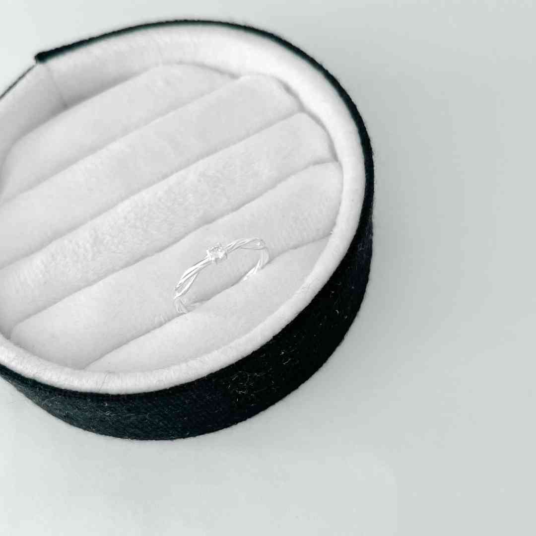 Anel Solitário 3 aros torcidos