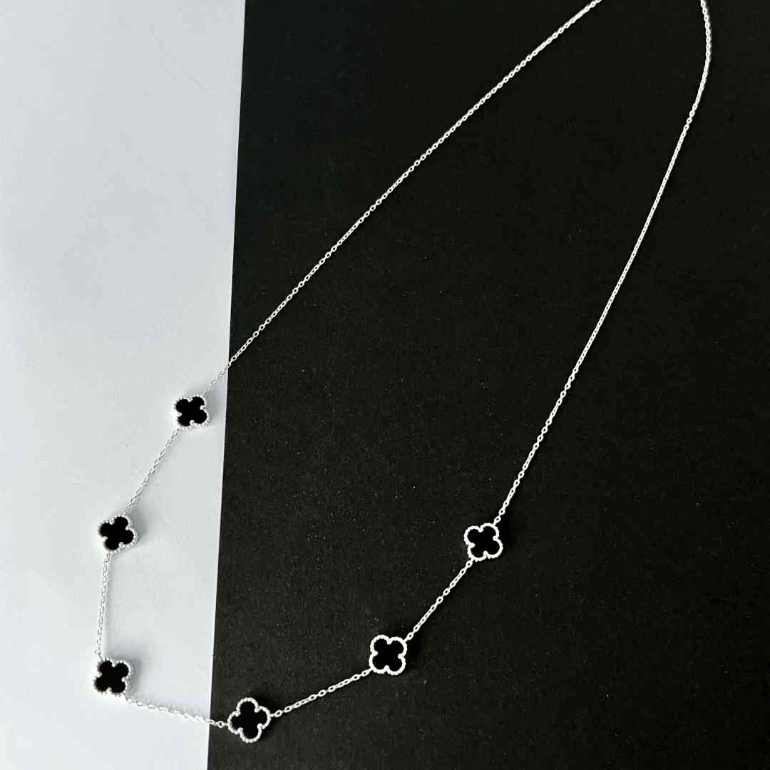 Colar trevo Ônix