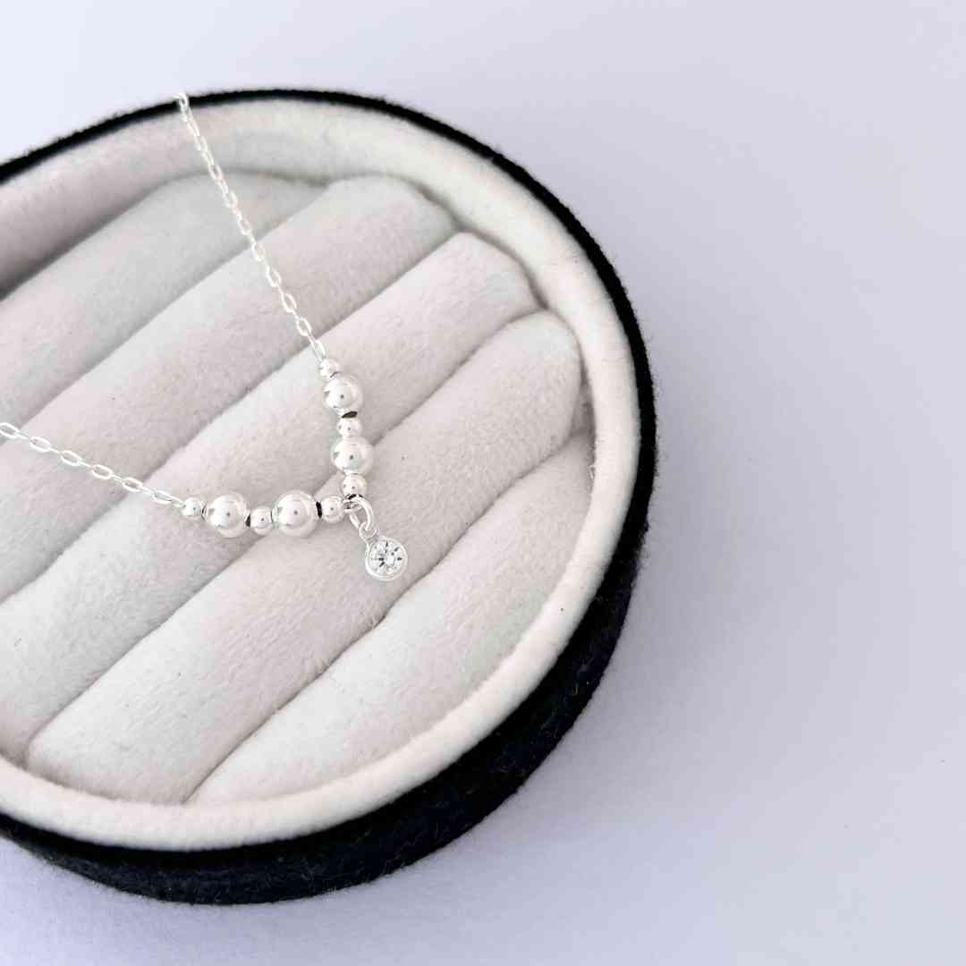 Pulseira Esferas e ponto de luz