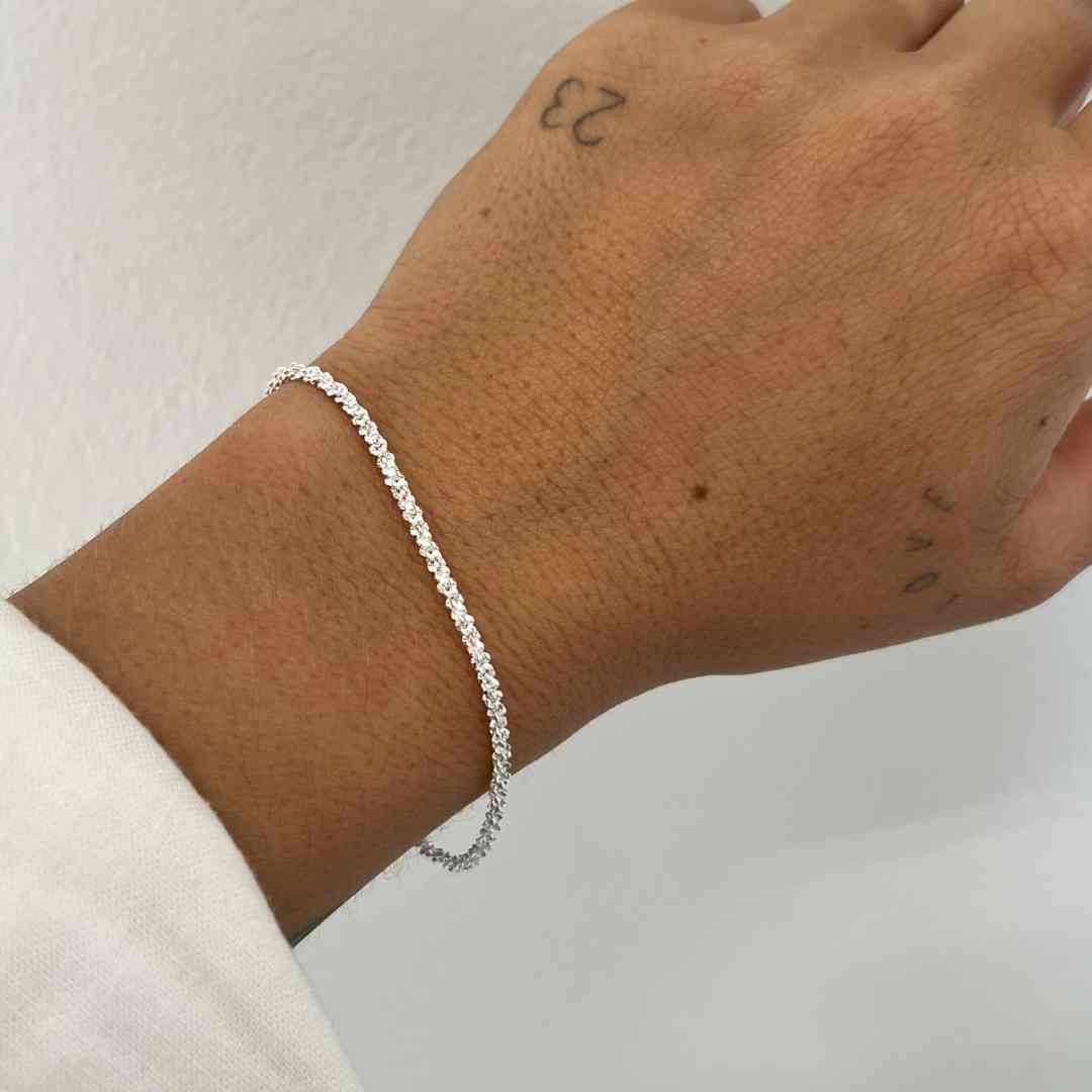 Pulseira fio detalhado