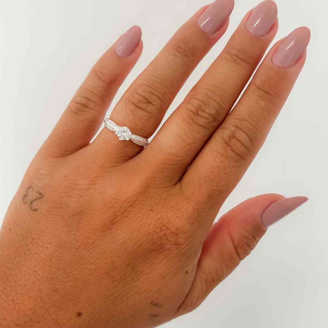 Anel Solitário Aro Duplo Cravejado