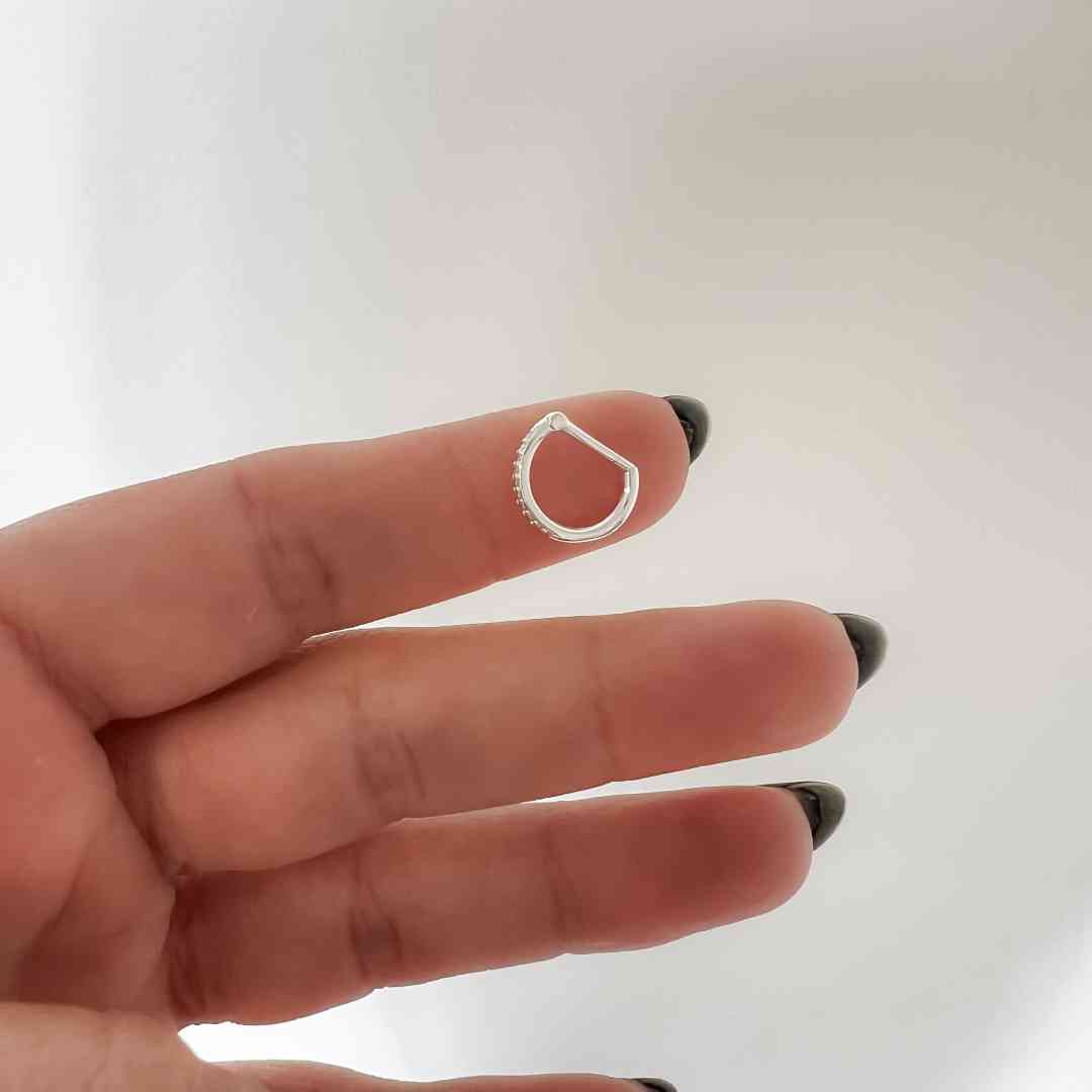 Piercing Argola Cravejada Haste Reta