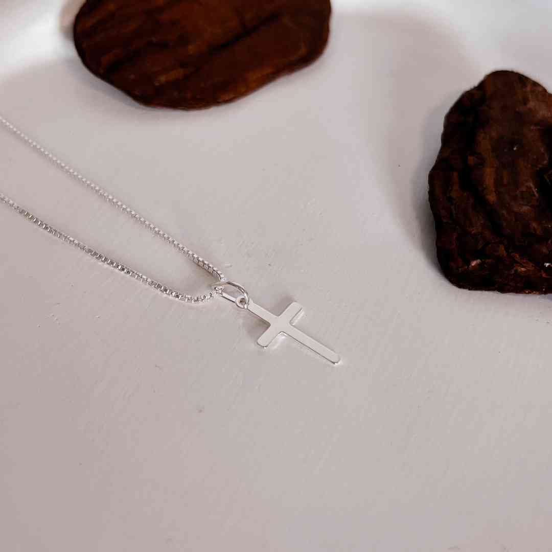 Pingente crucifixo liso