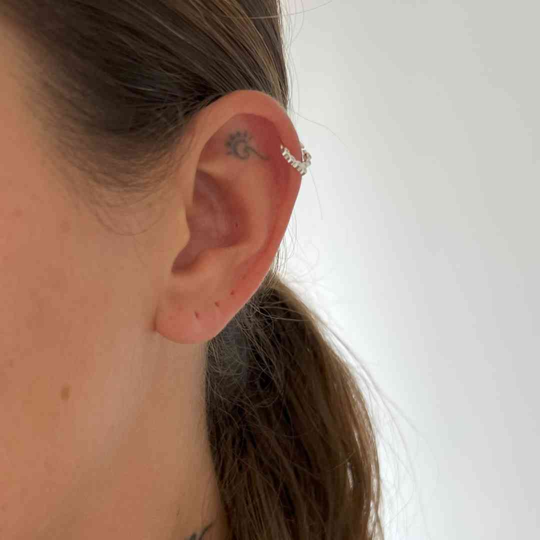 Piercing argola cravejada