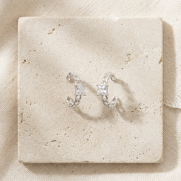 BRINCO ARGOLA 10 MM COM ZIRCONIA PRATA
