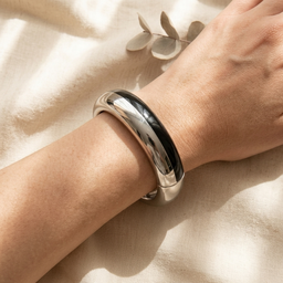BRACELETE LUXO RAIA  ESMALTADO - COLECAO MAXIMALISTA BLACK BAN. RODIO BRANCO