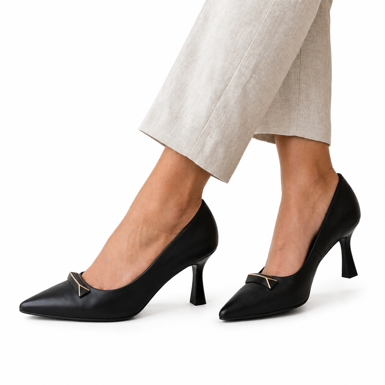 Scarpin Feminino em Couro Salto Médio