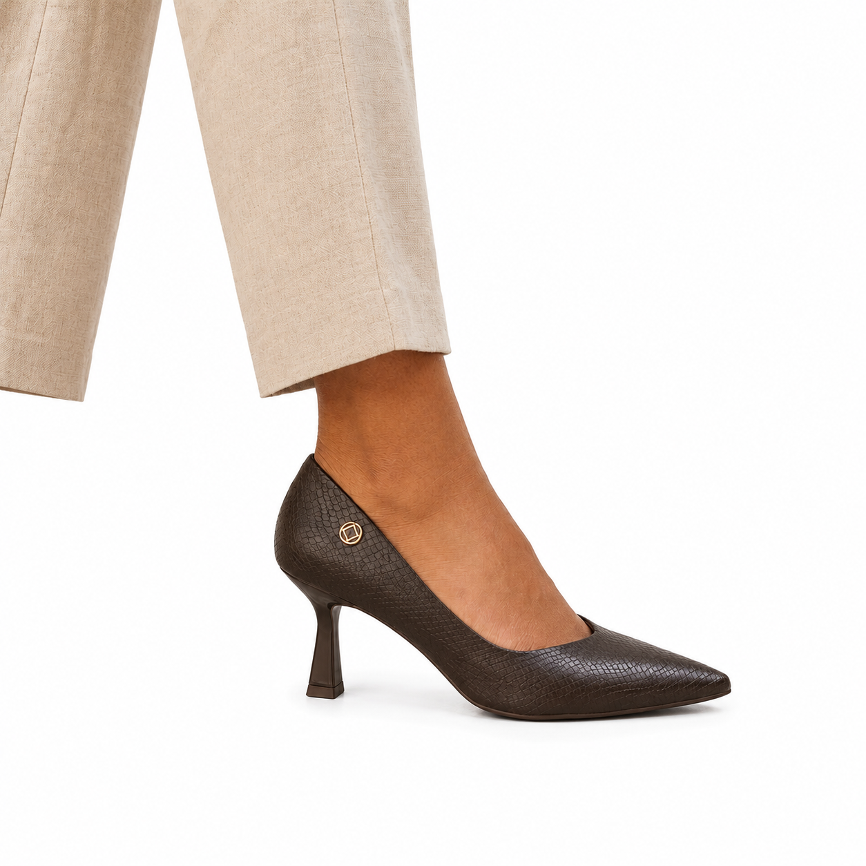 Scarpin Feminino Bico Fino em Couro