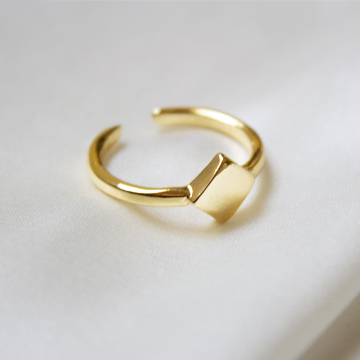 Basiléia - Anel regulável banhado a ouro 18k