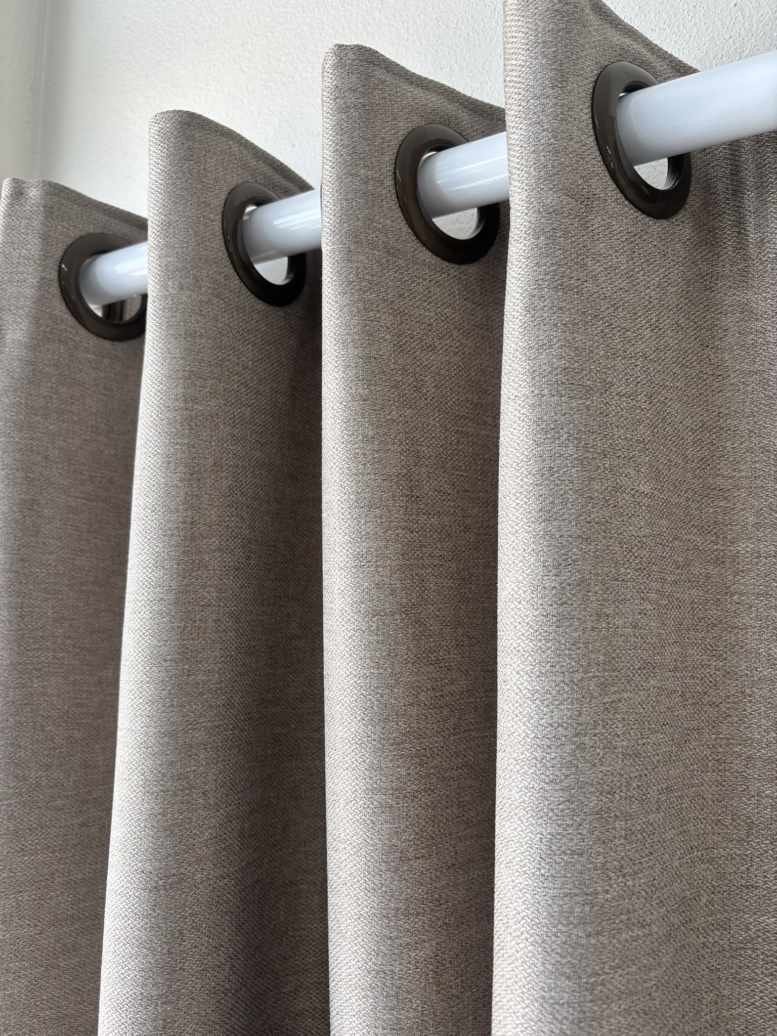 CORTINA C/ ILHOS BLACKOUT BEGE ESCURO