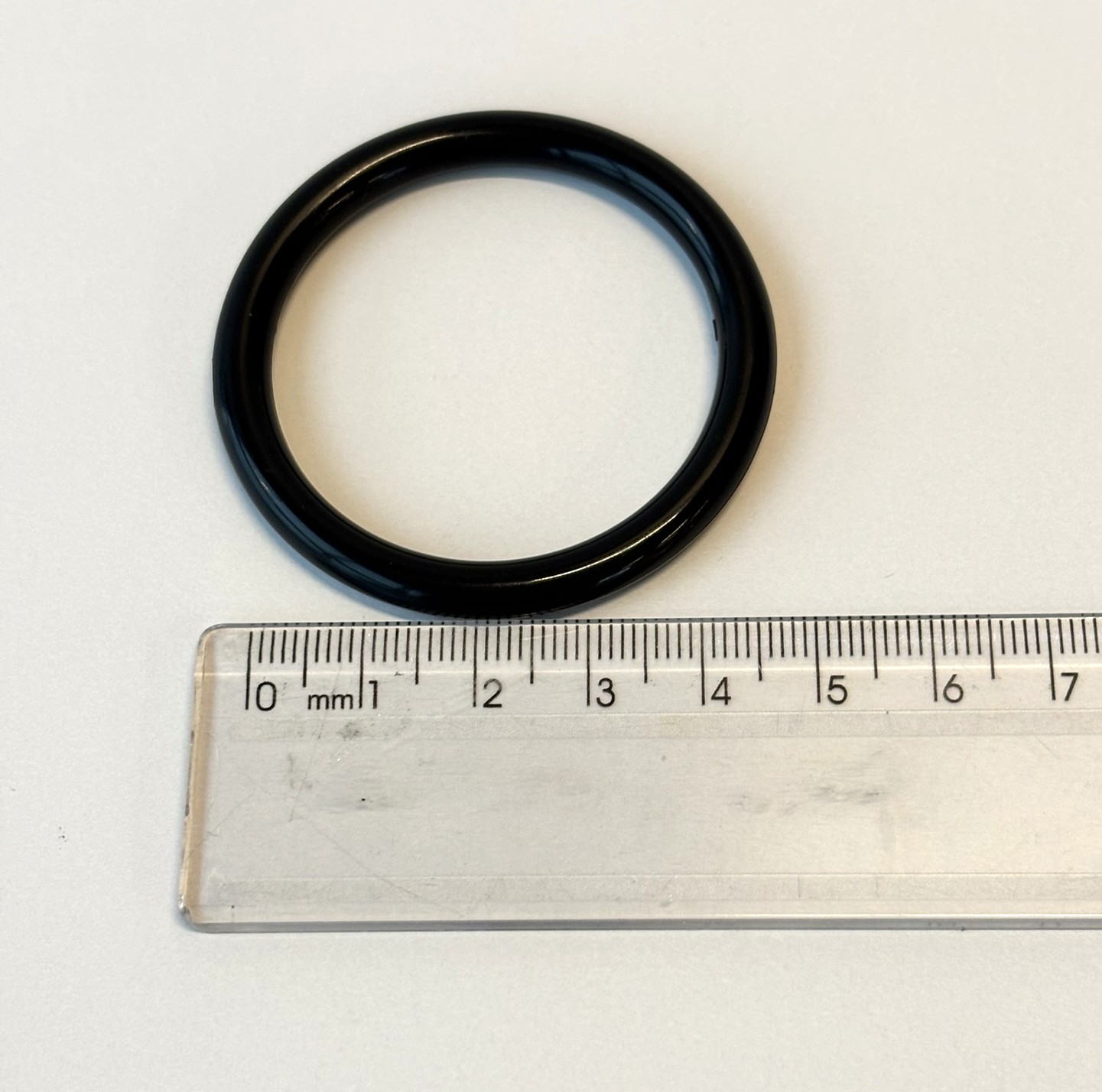 ARGOLA PRETA 28mm PLÁSTICA