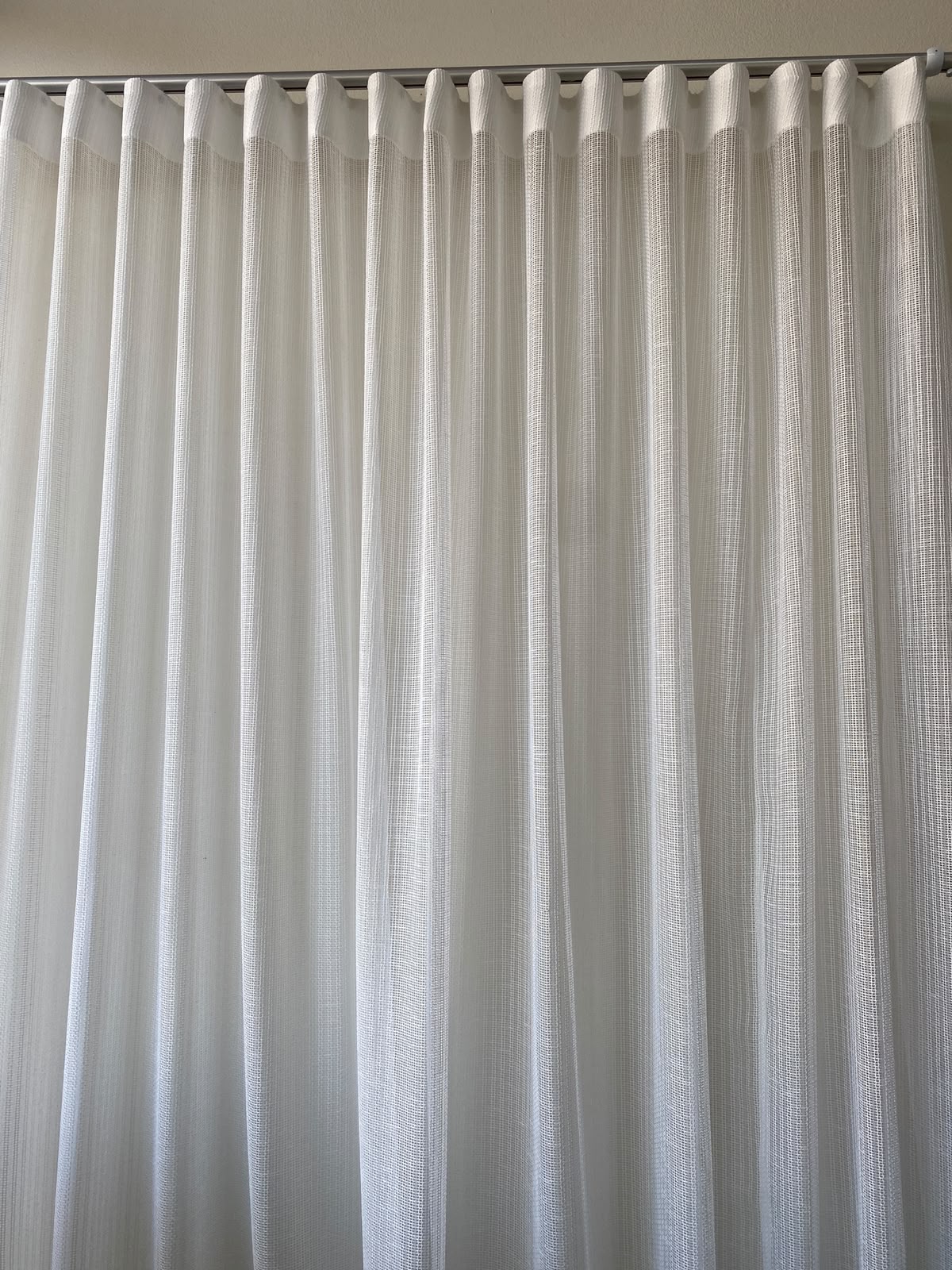 CORTINA TELA TRICO OFF WHITE  MEDINDO 1,40M LARGURA  X 2,58MT ALTURA