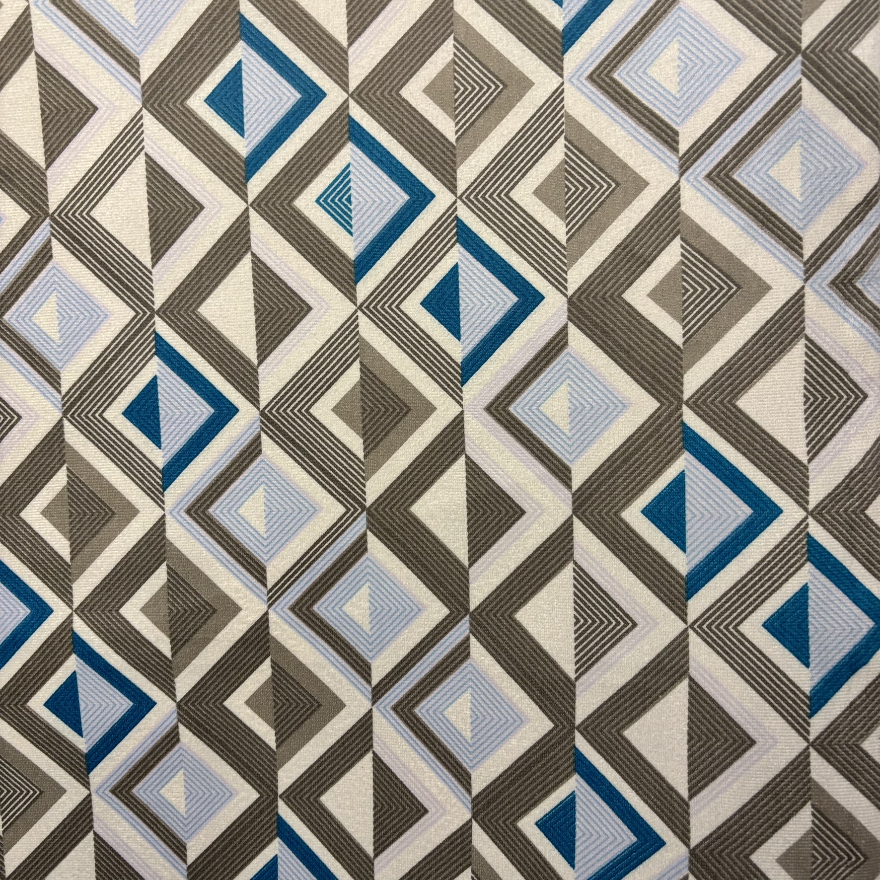 SUEDE TRIANGULOS CINZA E AZUL