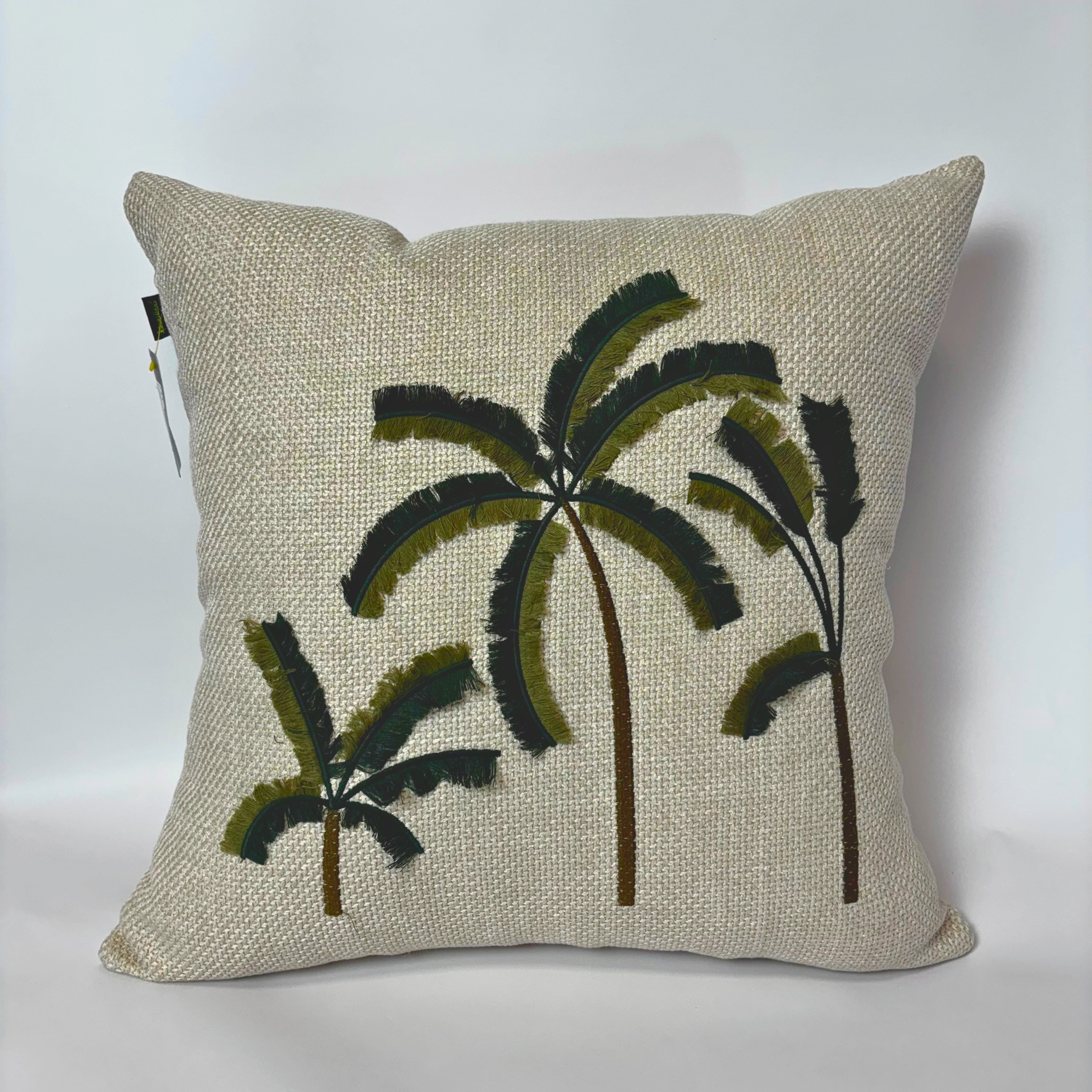 CAPA PARA ALMOFADA 50 X 50 CM  TRAMADO BEGE CLARO COM APLIQUE PALMEIRA VERDE