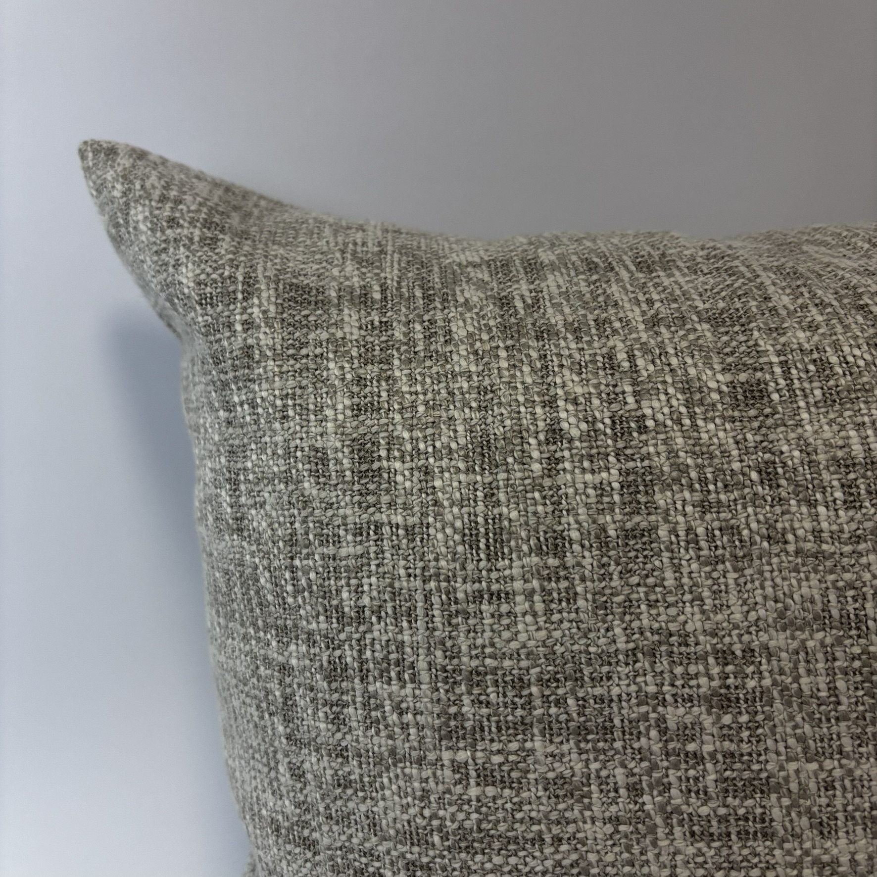 CAPA PARA ALMOFADA 50 X 50 CM  TRAMA MESCALDA BEGE E OFF WHITE