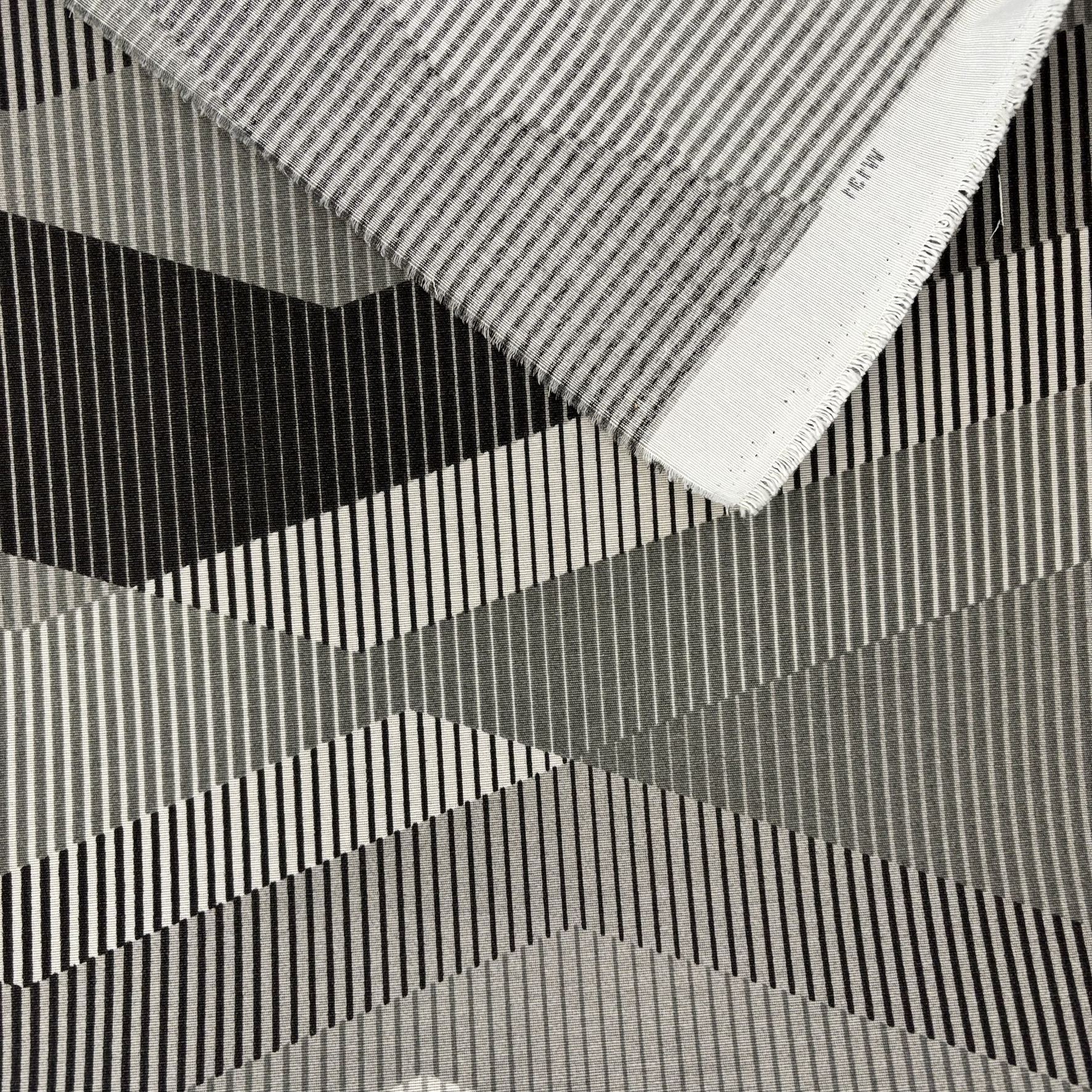 TECIDO PAREDE GEOMETRICO CINZA