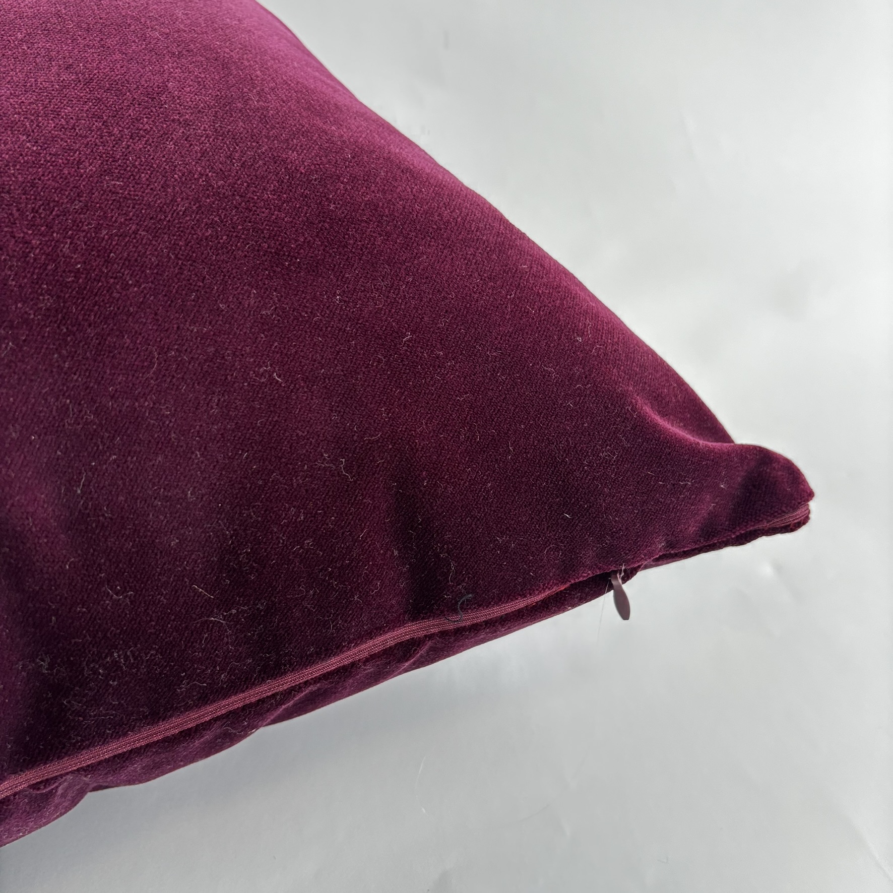 CAPA PARA ALMOFADA 50 X 50 CM VELUDO SUEDE COR AMEIXA