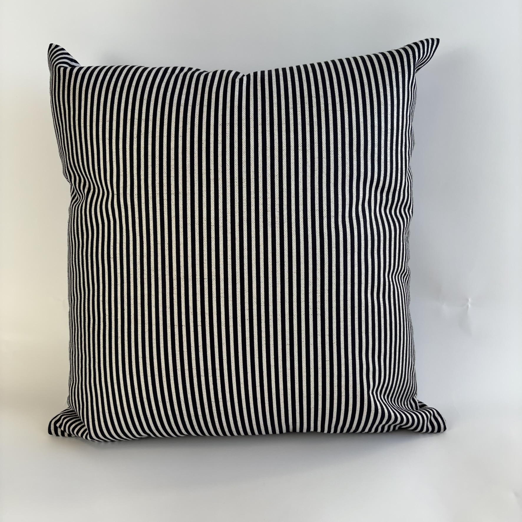 CAPA PARA ALMOFADA 45 X 45 CM LINHO LISTRADO PRETO