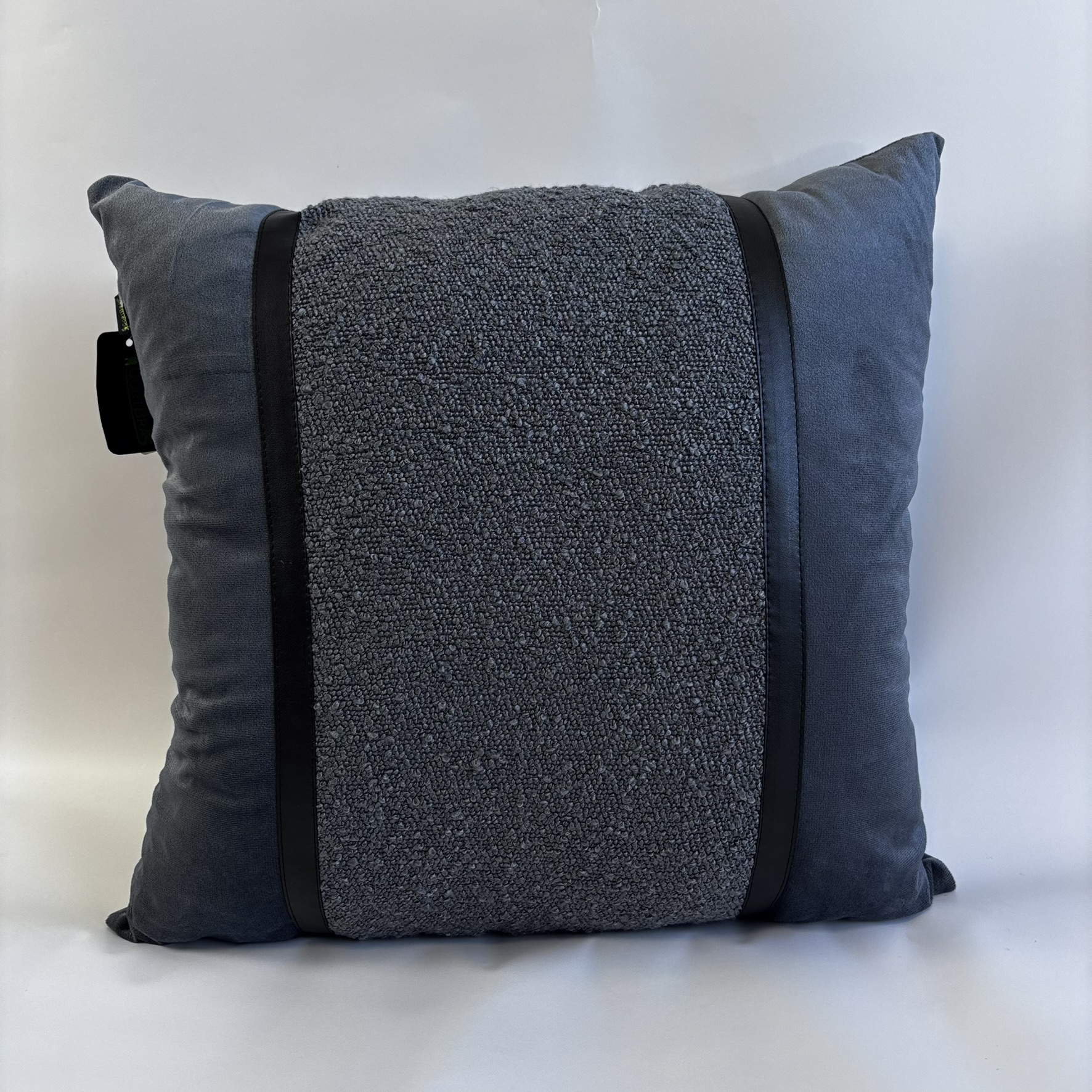 CAPA PARA ALMOFADA 50 X 50 CM  VELUDO SUEDE CINZA COM DETALHES EM BOUCLÊ