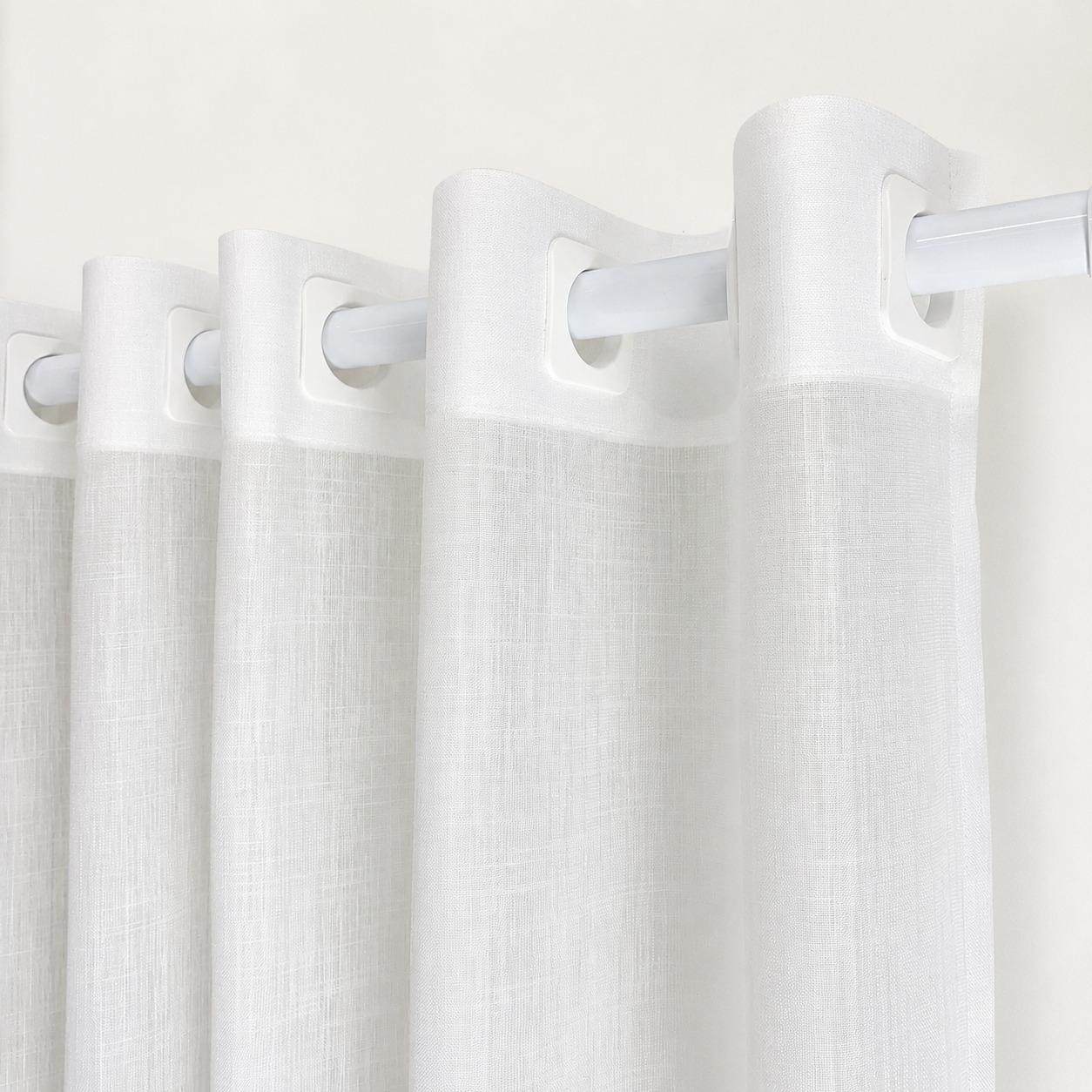 CORTINA DE ILHÓS COM TECIDO DE LINHO SINTÉTICO BRANCO