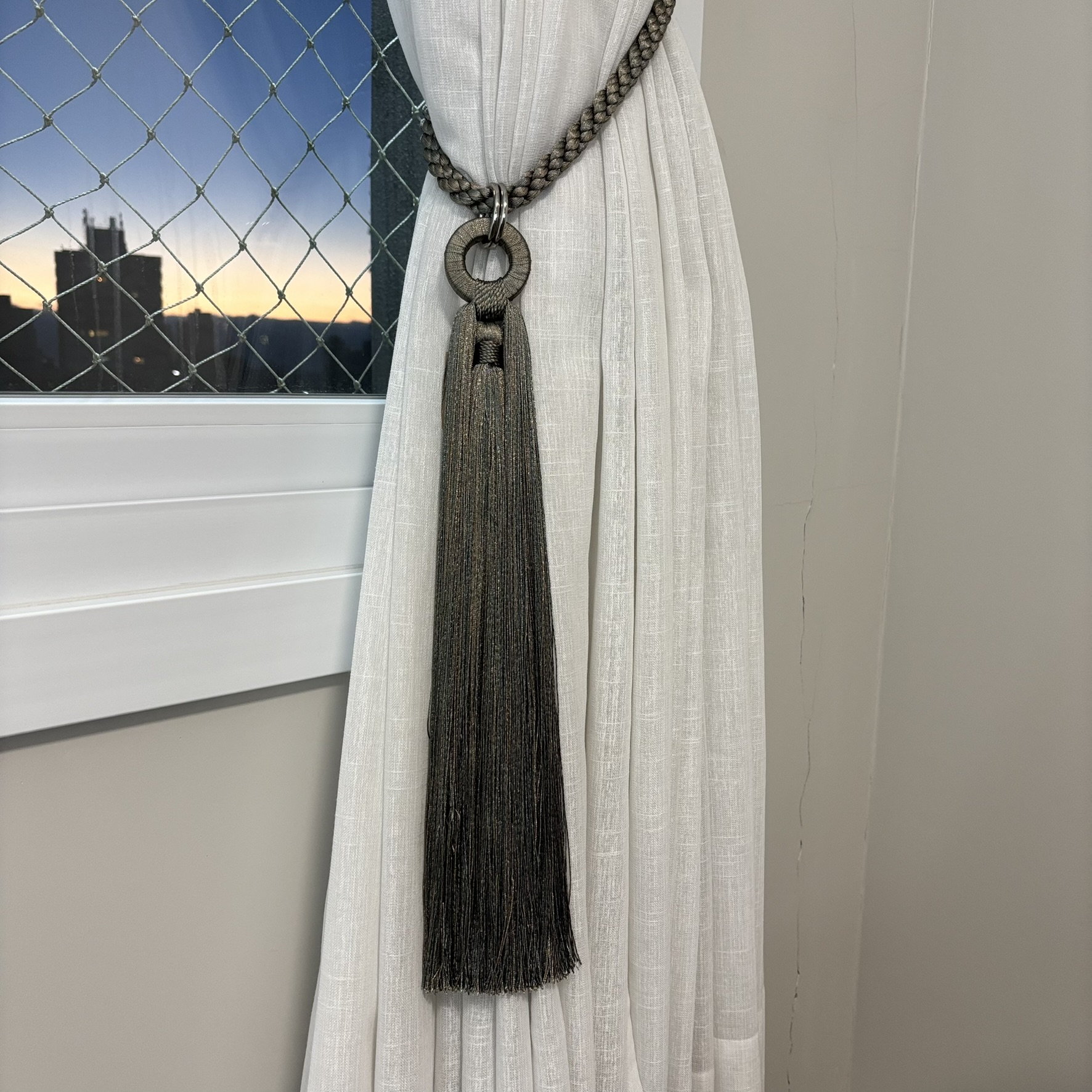 BRAÇADEIRA PARA CORTINA  VERDE  COM DETALHE DE ARGOLA