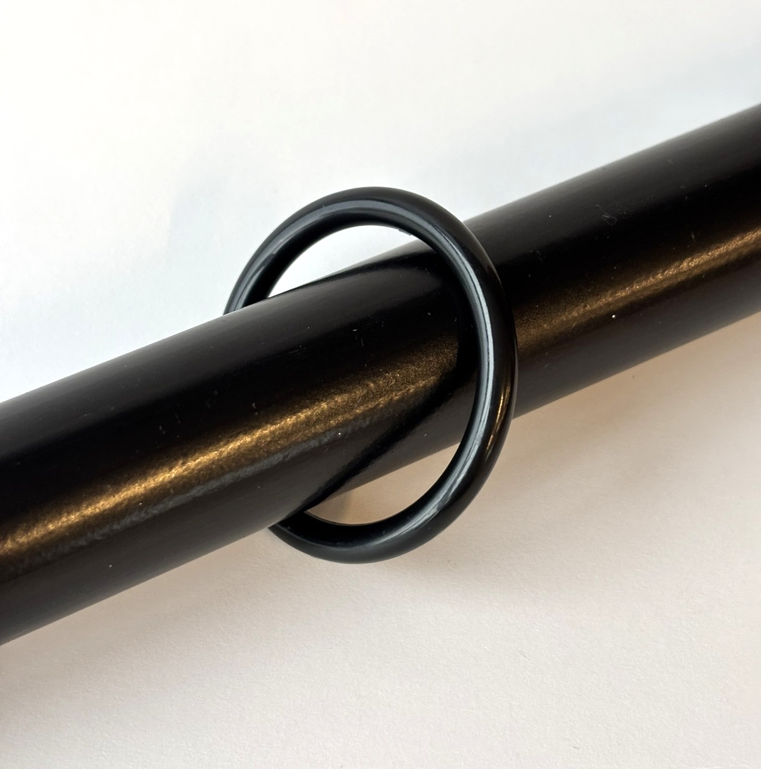 ARGOLA PRETA 28mm PLÁSTICA