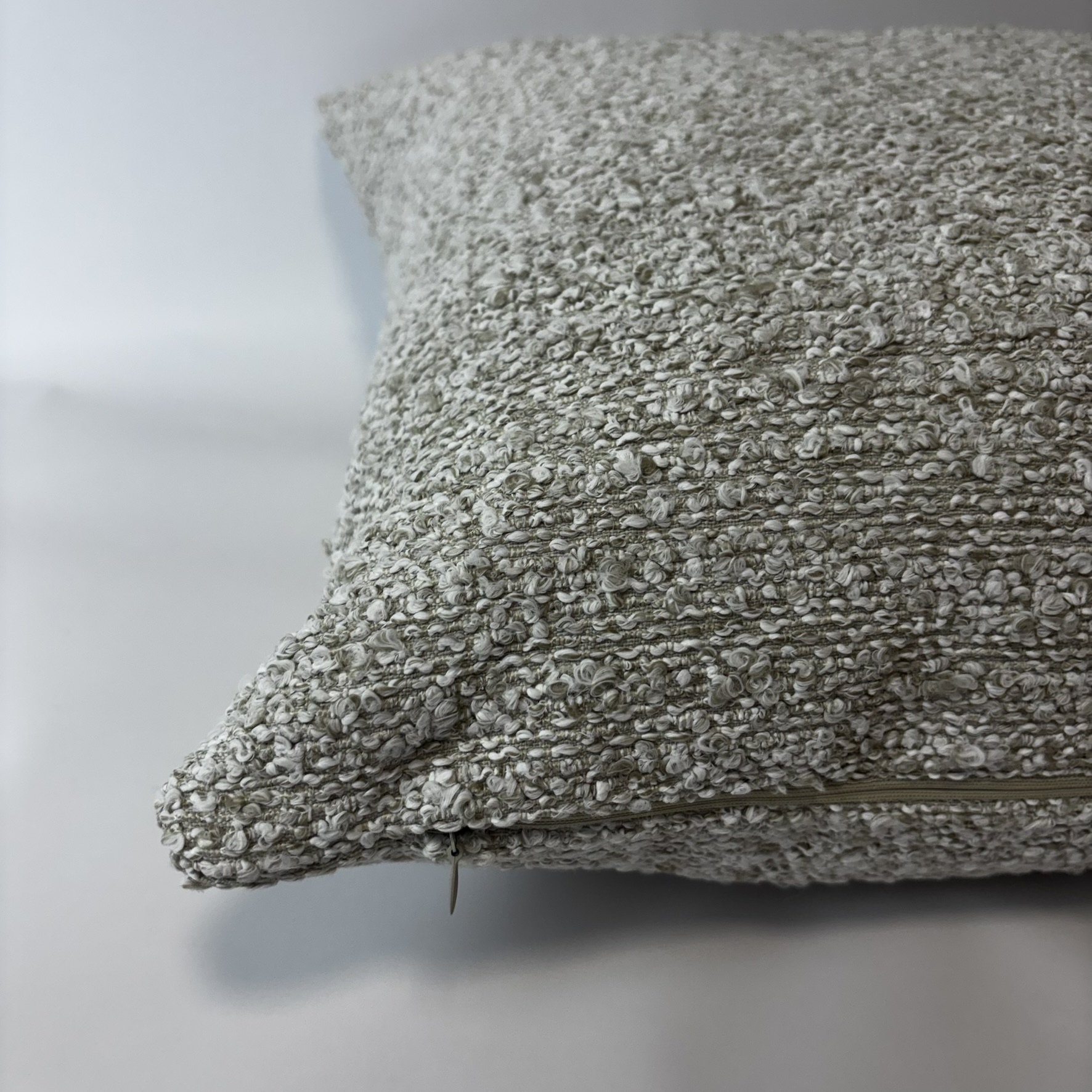 CAPA PARA ALMOFADA 50 X 50 CM  BOUCLÊ MESCLADO CREME E MARFIM