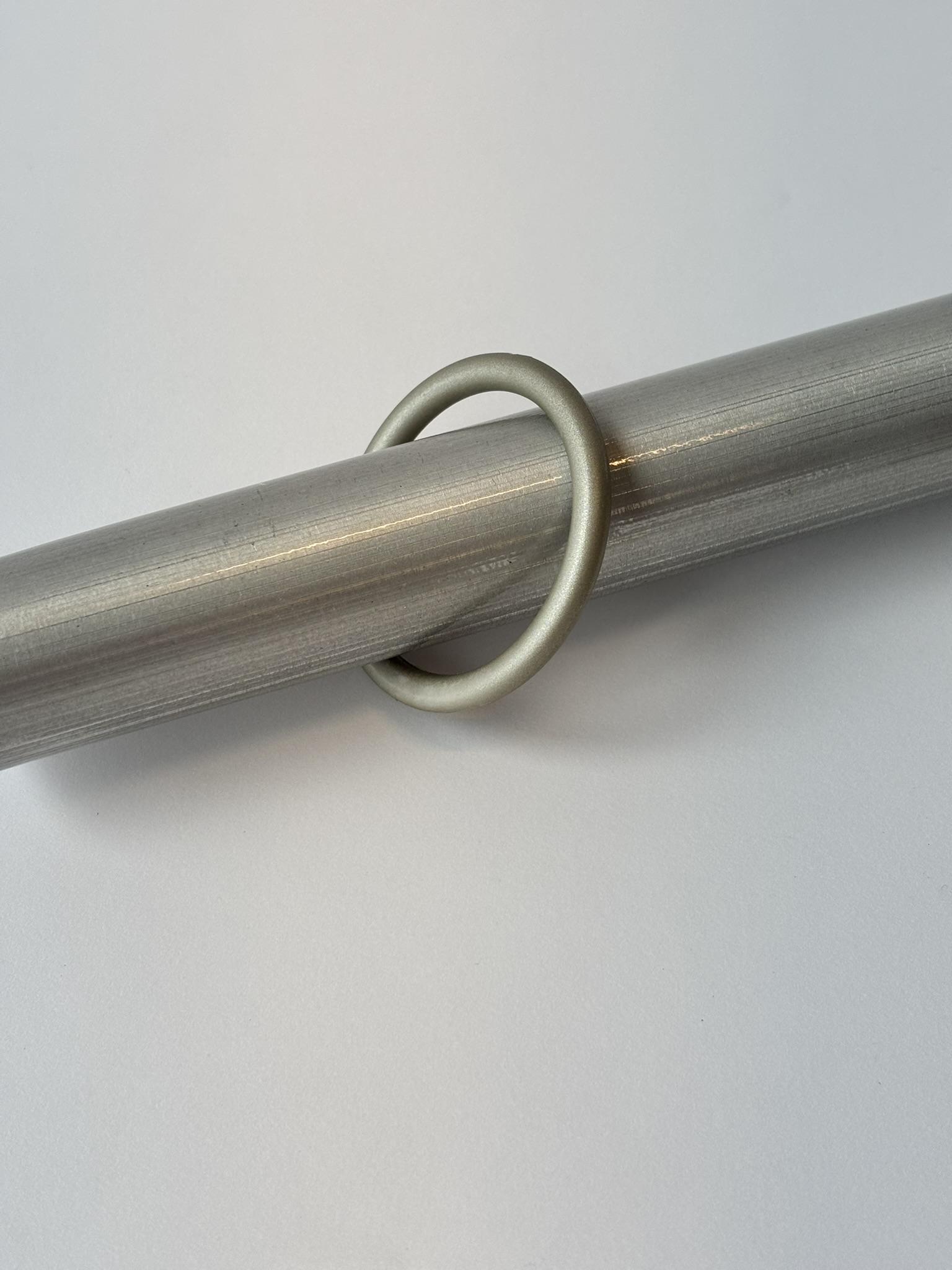 ARGOLA AÇO ESC 28mm PLASTICA