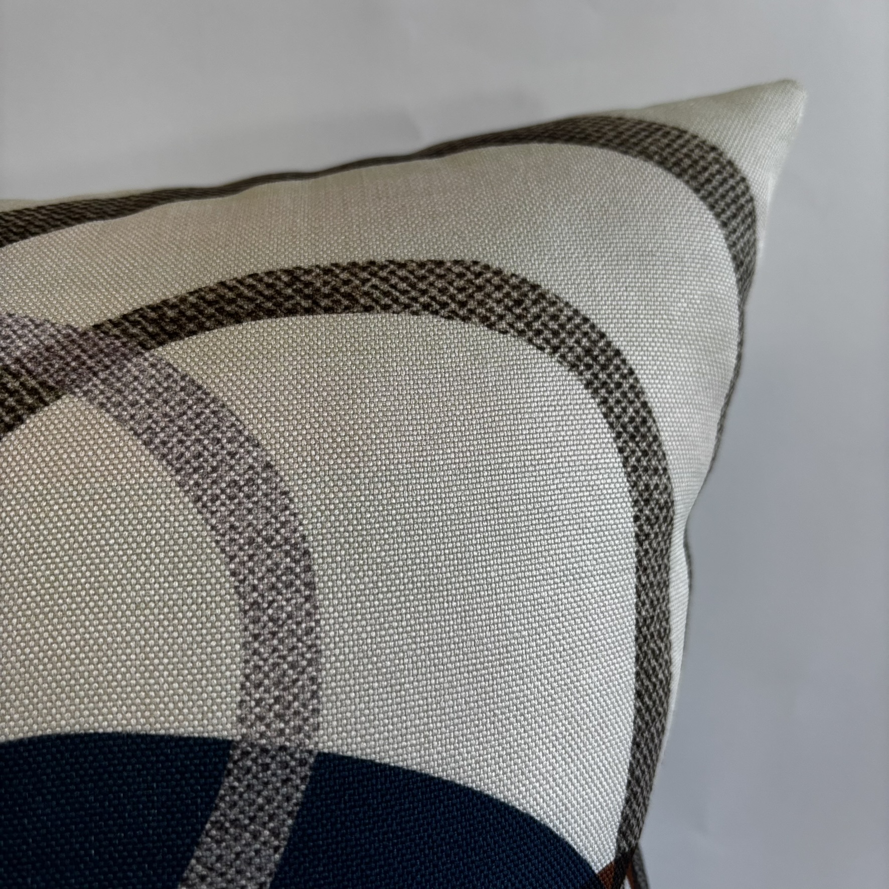 CAPA PARA ALMOFADA  50 X 50 CM ESTAMPADA CIRCULOS  AZUL E CARAMELO