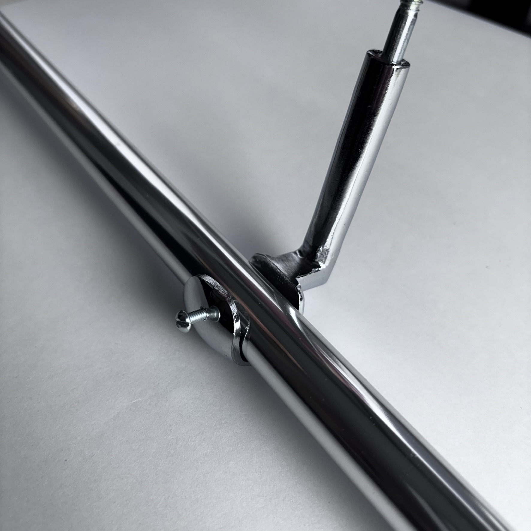 SUPORTE DE TETO PARA VARAO DE CORTINA DE 19mm  ILHOS - CROMADO