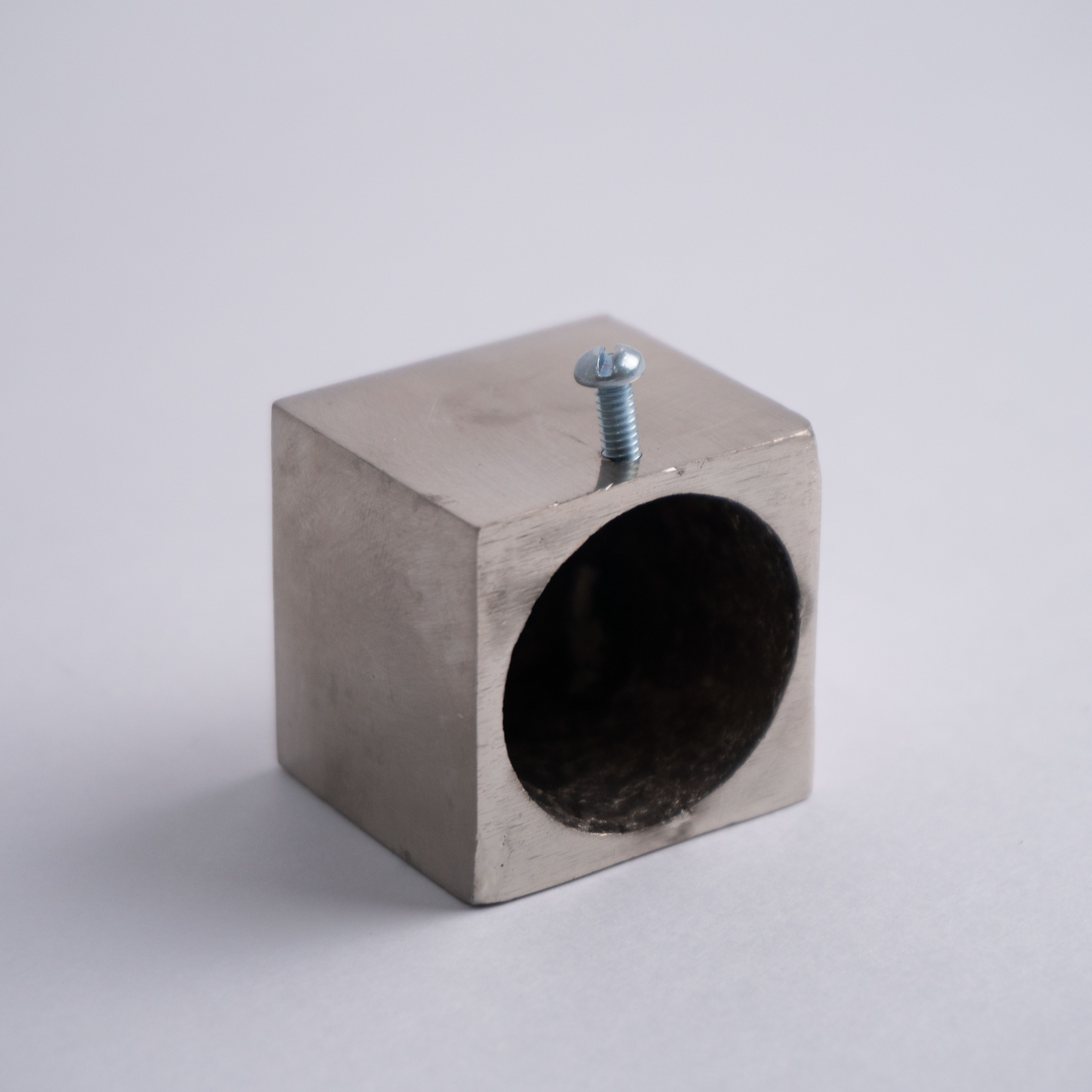 PONTEIRA PARA VARÃO DE  28mm TAMPA QUADRADA