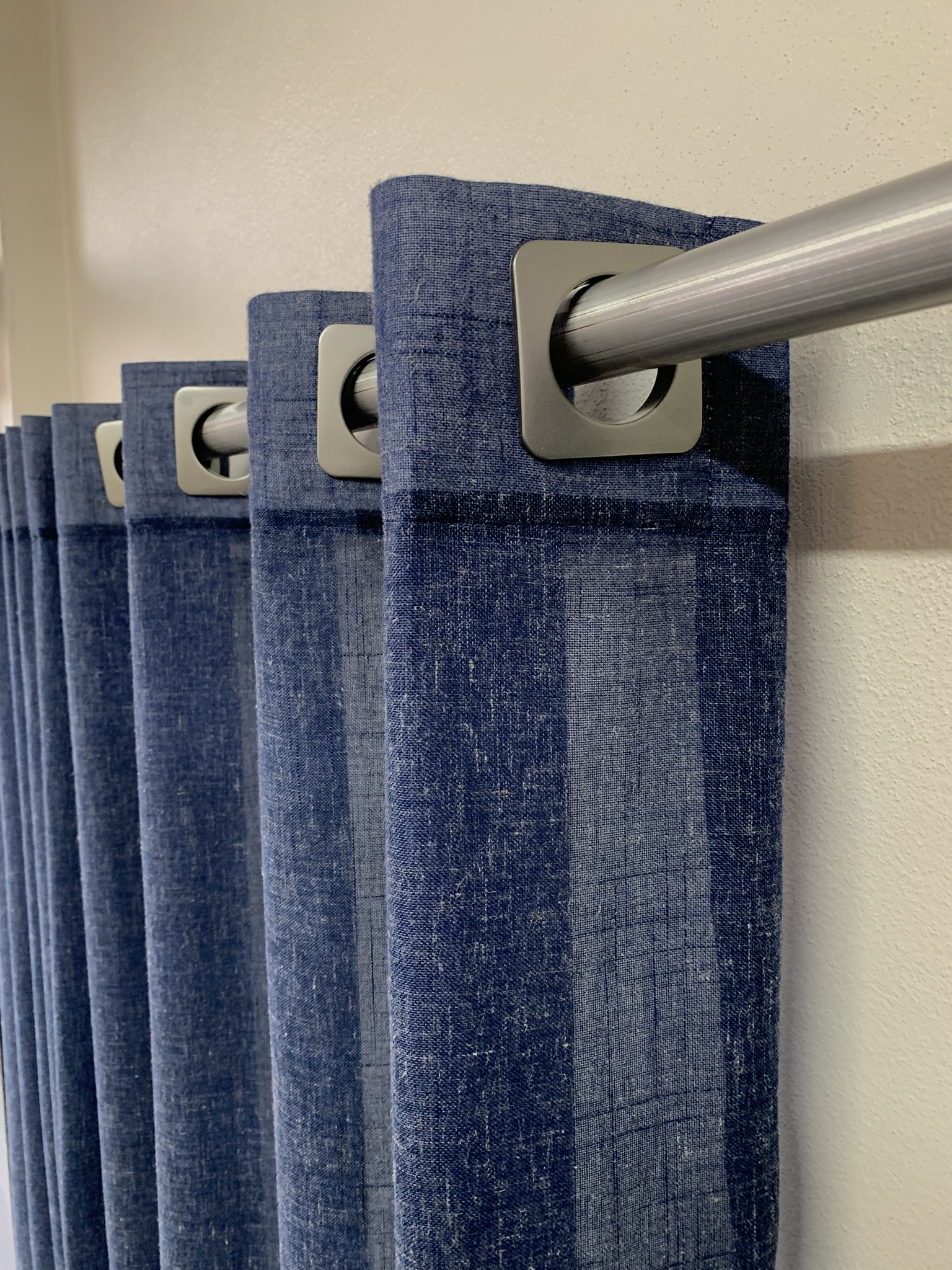 CORTINA C/ ILHOS LINHO AZUL