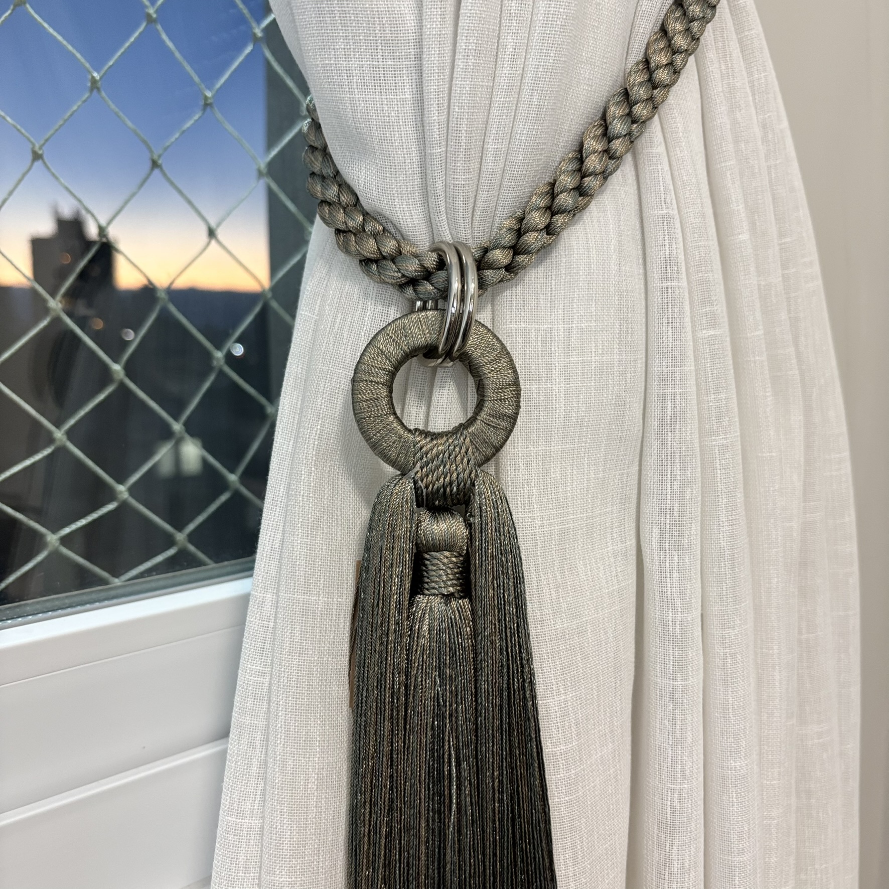 BRAÇADEIRA PARA CORTINA  VERDE  COM DETALHE DE ARGOLA