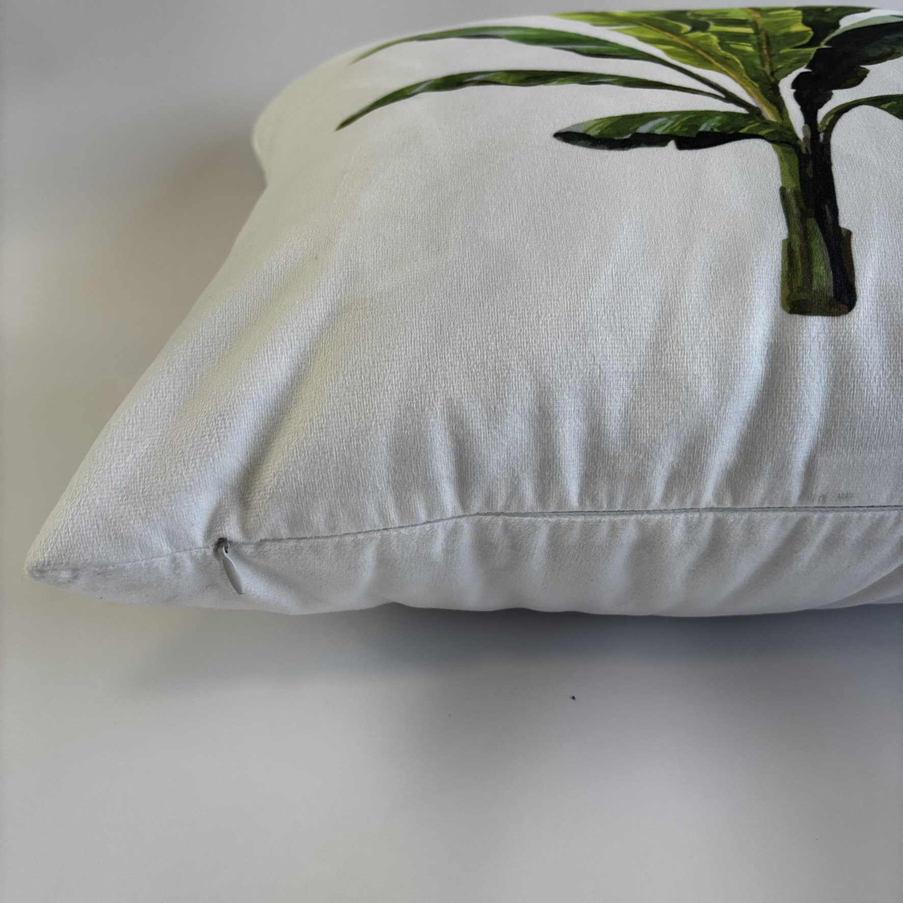 CAPA PARA ALMOFADA 50 X 50 CM  BRANCA COM ESTAMPA FLORAL